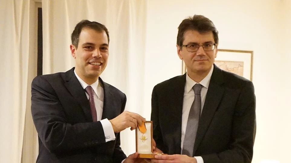 Παράσημο για τον Έλληνα αστροφυσικό του ΜΙΤ που συνέβαλε στον εντοπισμό των βαρυτικών κυμάτων